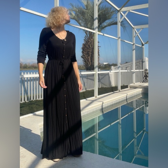 Buttoned Maxi Dress - Picture 3 of 9